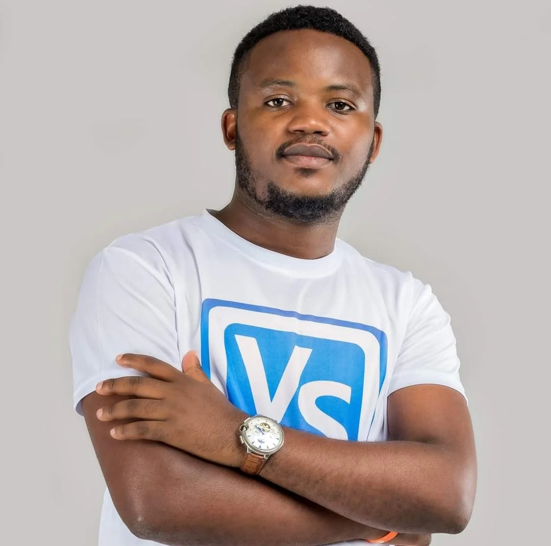 Foto profissional de Edmelson da Silva, economista e empresário